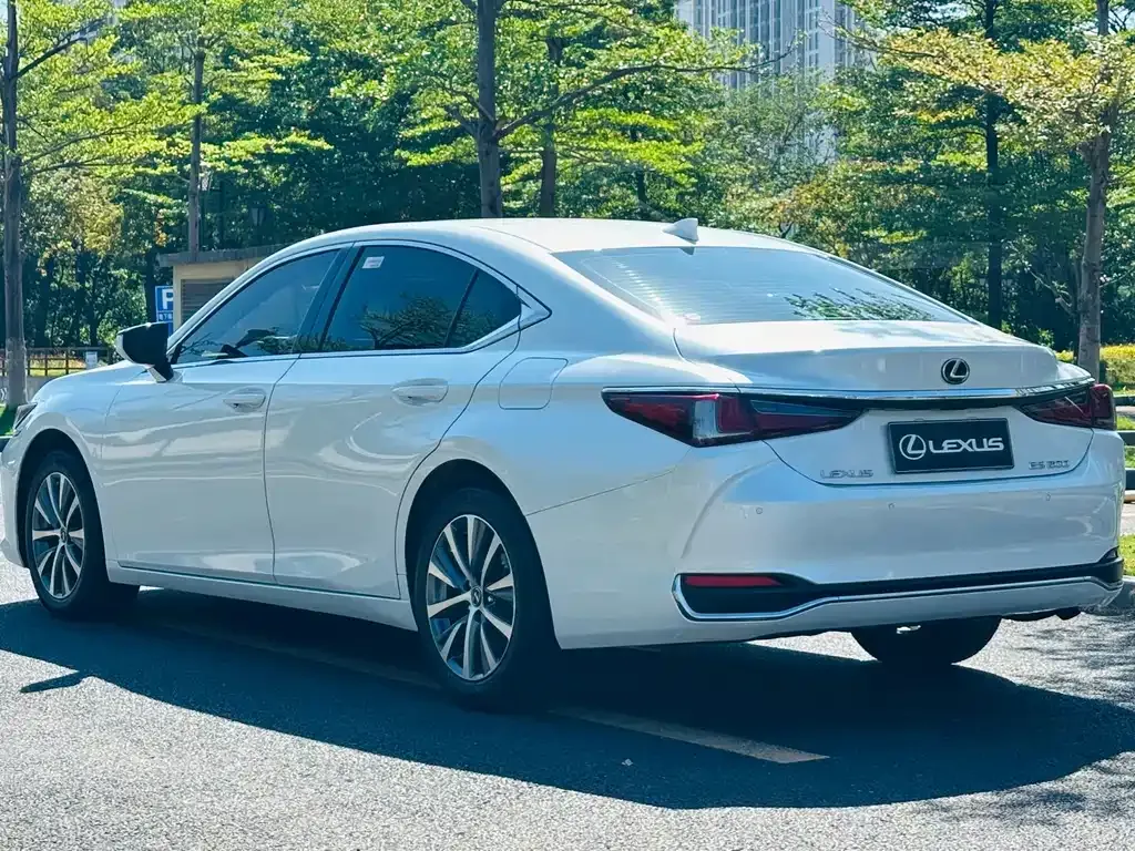 Lexus ES — фото 3
