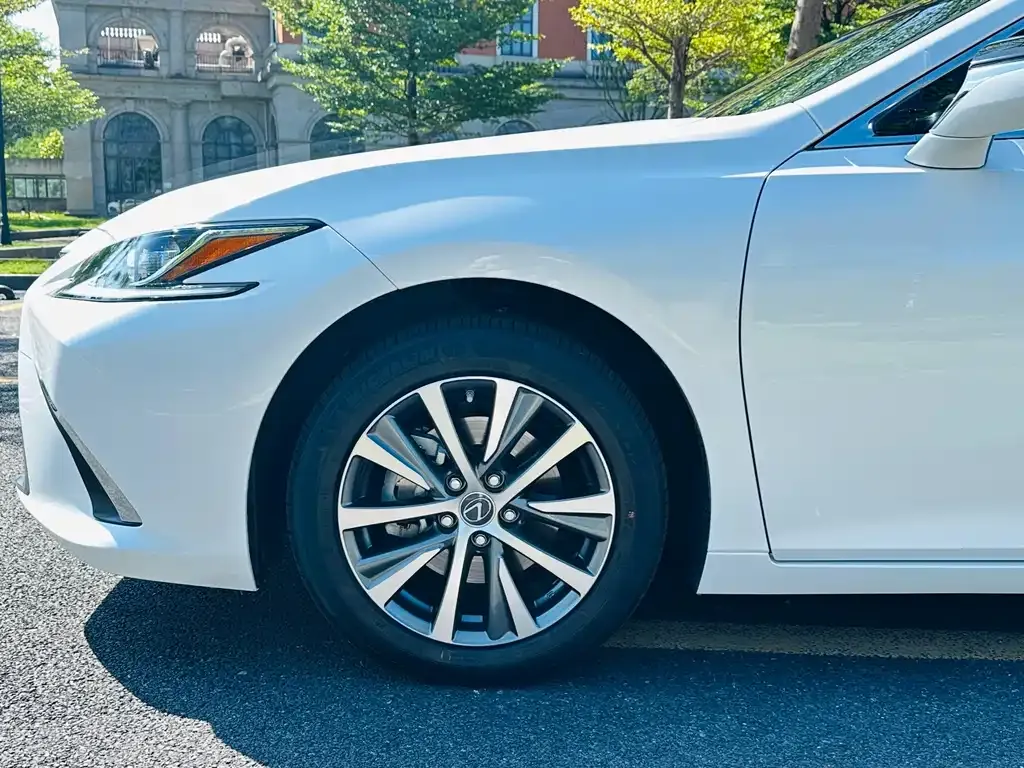 Lexus ES — фото 5