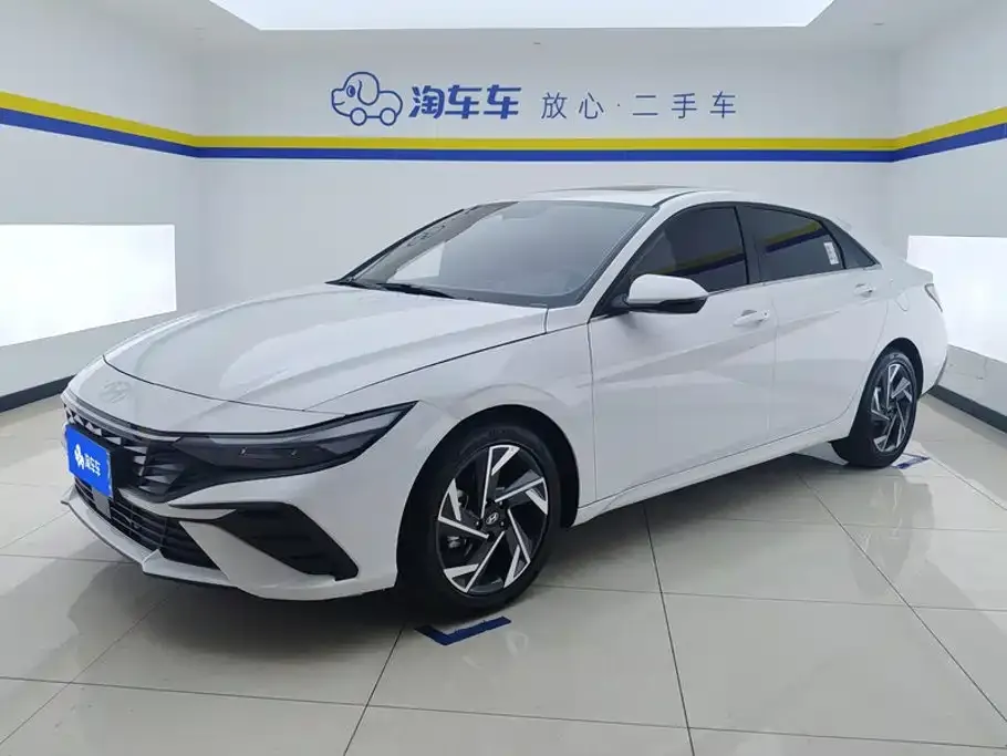 Hyundai Elantra — фото 1