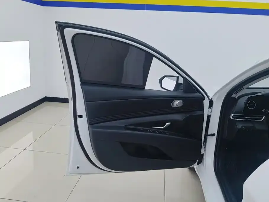 Hyundai Elantra — фото 4
