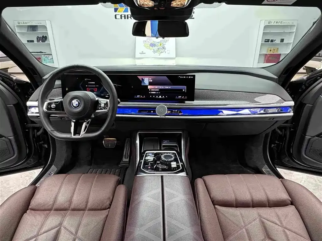 BMW i7 — фото 3