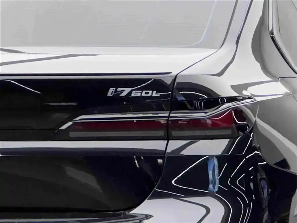 BMW i7 — фото 9
