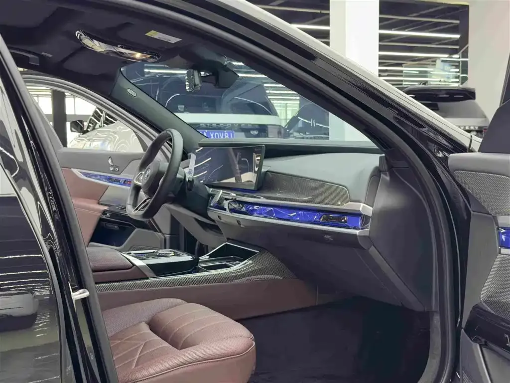 BMW i7 — фото 4