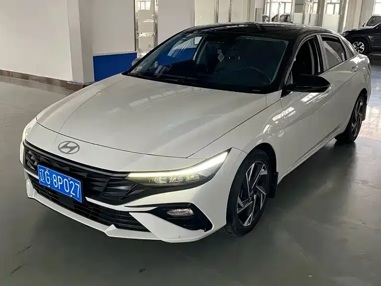 Hyundai Elantra — фото 1