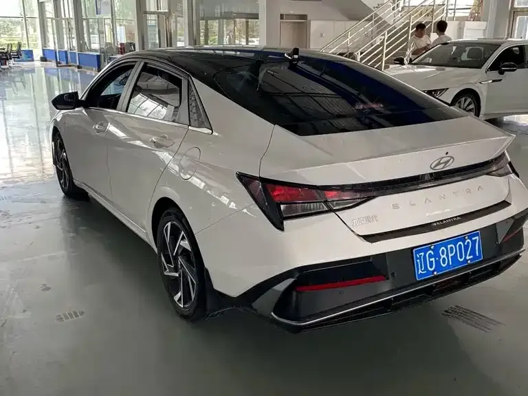 Hyundai Elantra — фото 7
