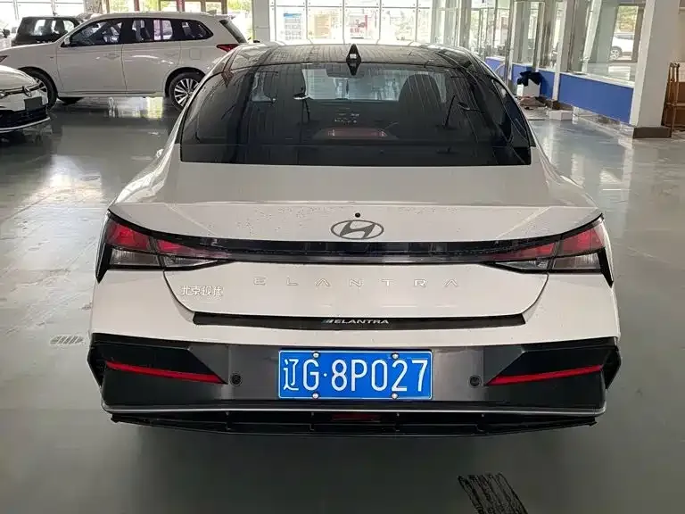 Hyundai Elantra — фото 2
