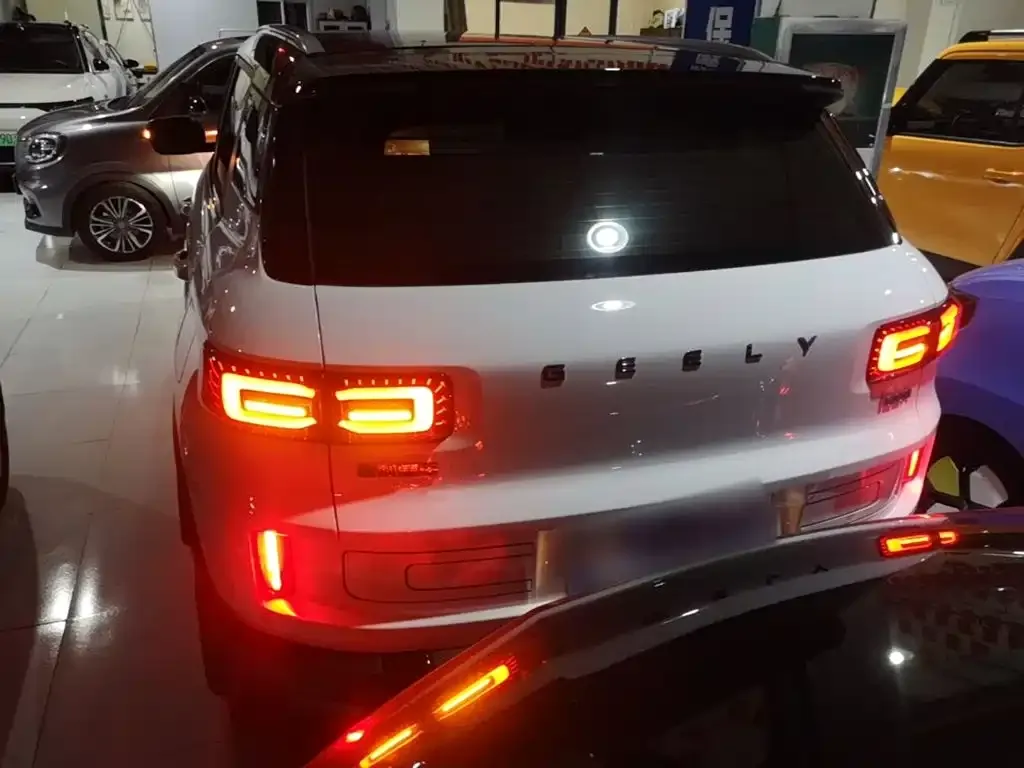 Geely Icon — фото 8