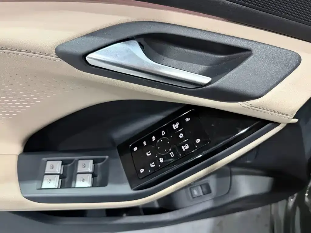 Audi Q6L e-tron — фото 4