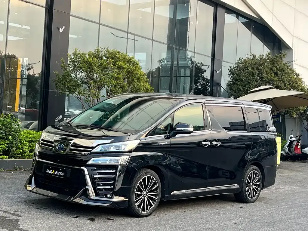 Toyota Vellfire — фото 1