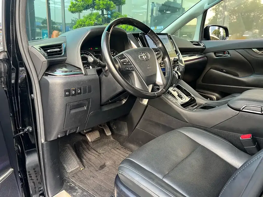 Toyota Vellfire — фото 4