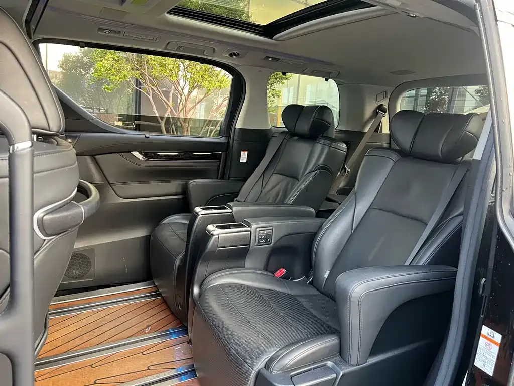 Toyota Vellfire — фото 6