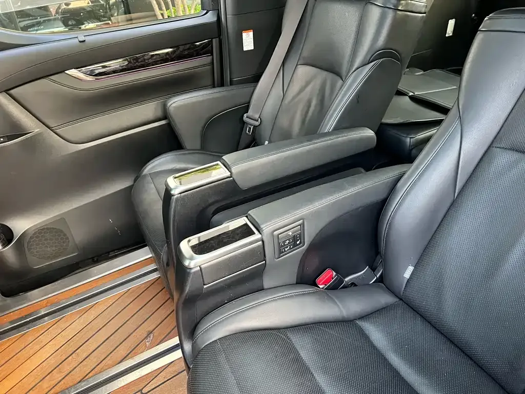 Toyota Vellfire — фото 5