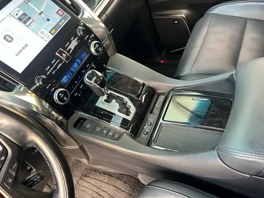 Toyota Vellfire — фото 9