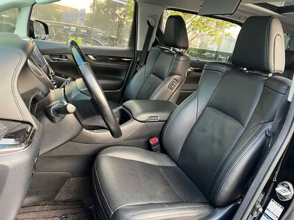 Toyota Vellfire — фото 3