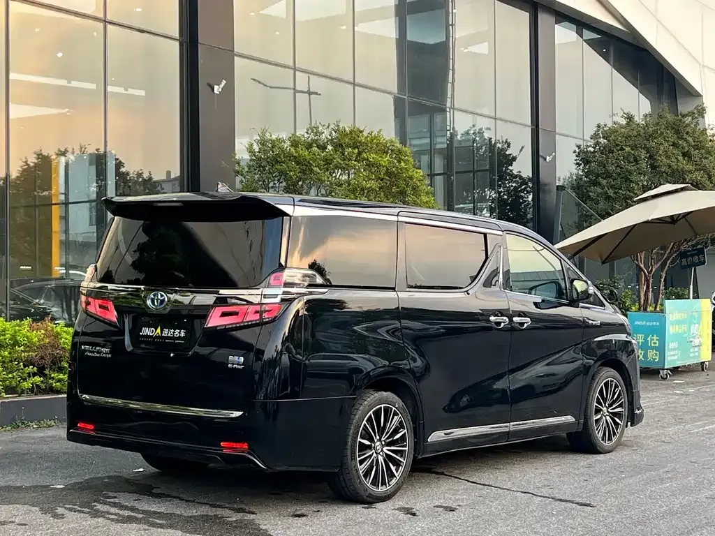 Toyota Vellfire — фото 2