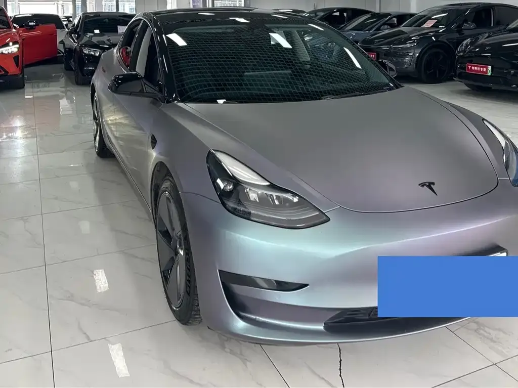 Tesla Model 3 — фото 1