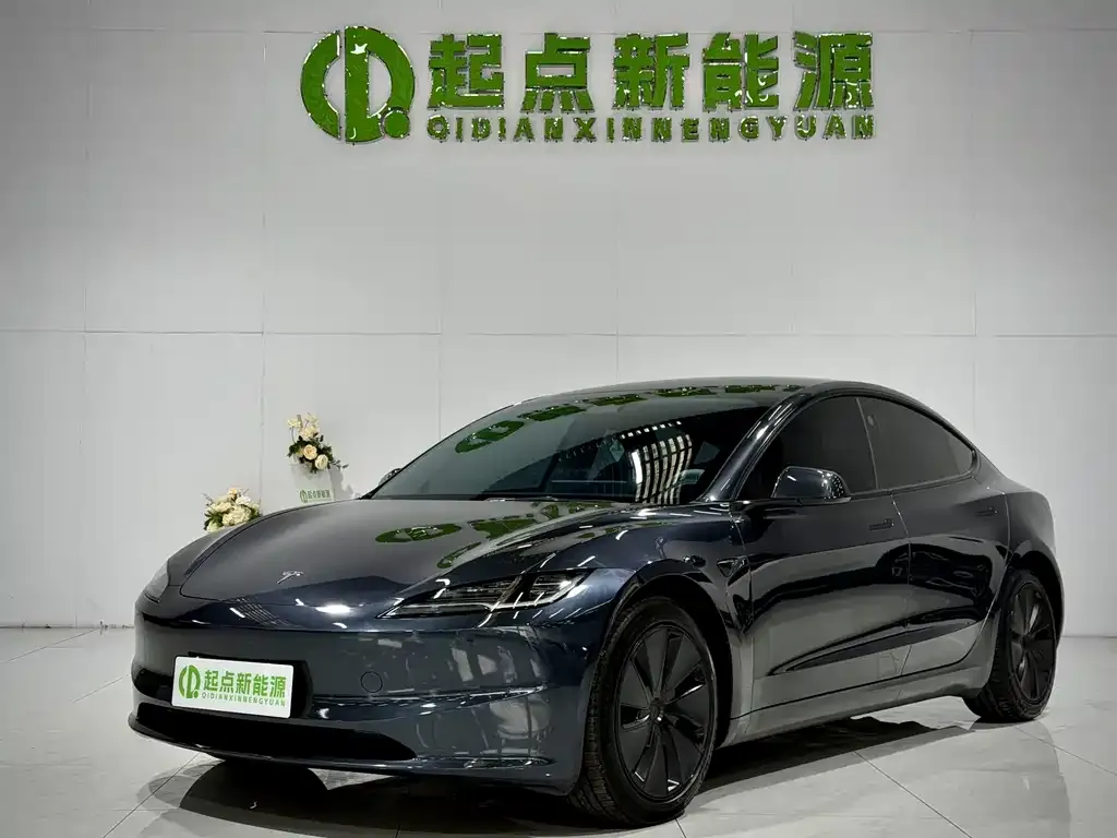 Tesla Model 3 — фото 1