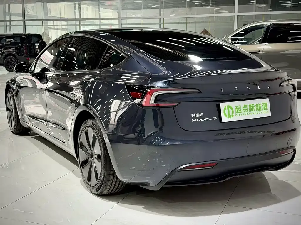 Tesla Model 3 — фото 3