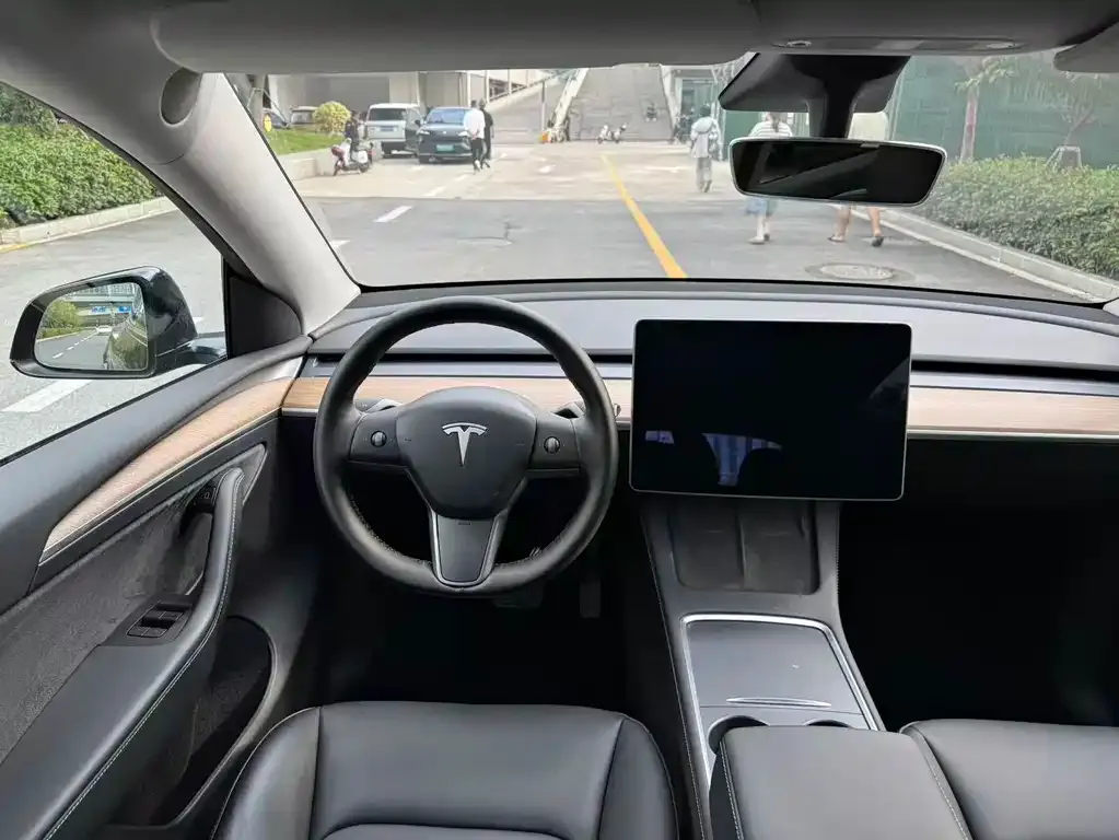 Tesla Model Y — фото 4
