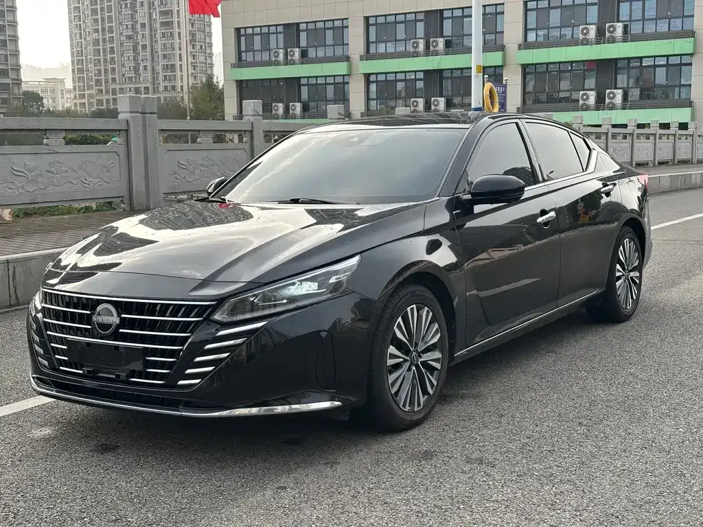 Nissan Teana — фото 1