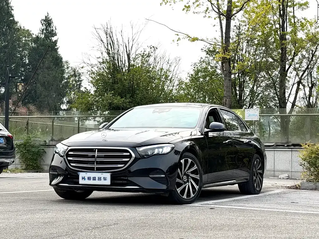 Mercedes-Benz E-Class — фото 1