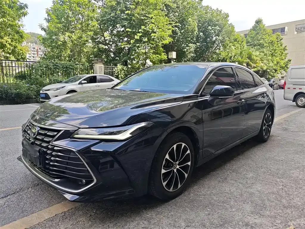 Toyota Avalon — фото 1