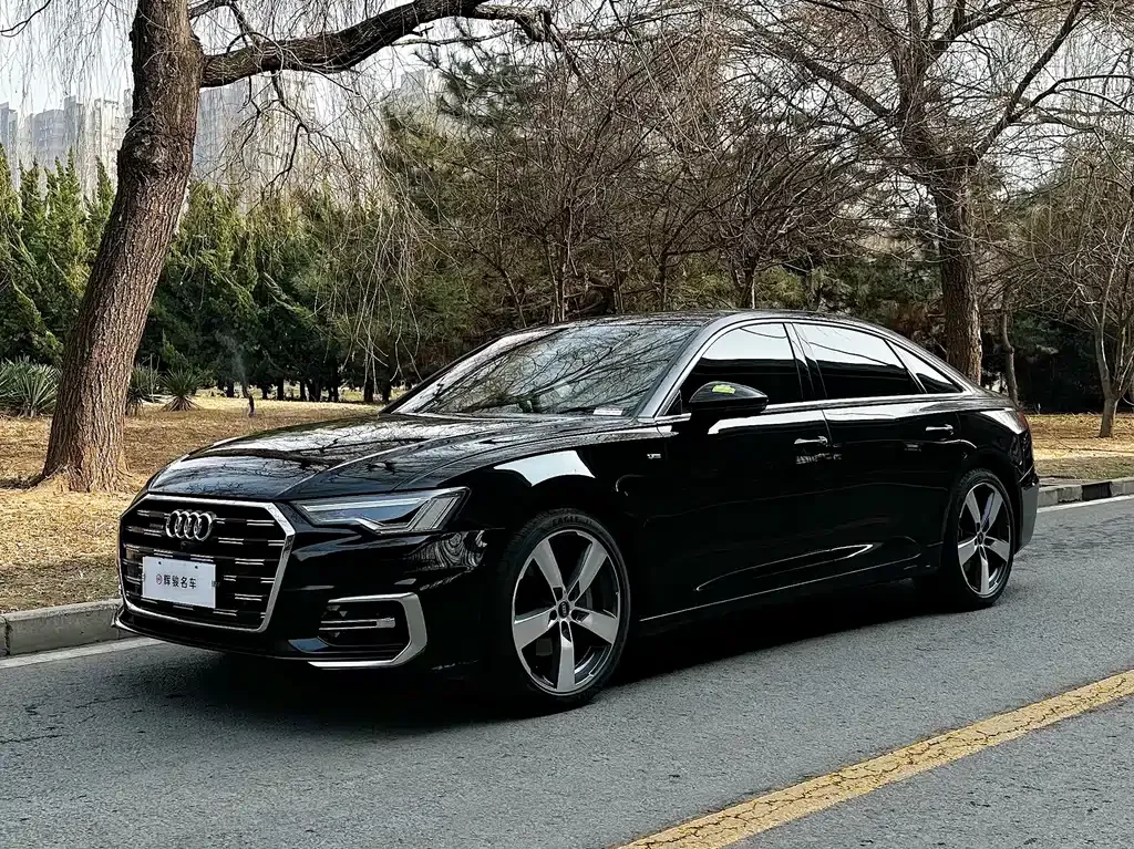 Audi A6L — фото 1
