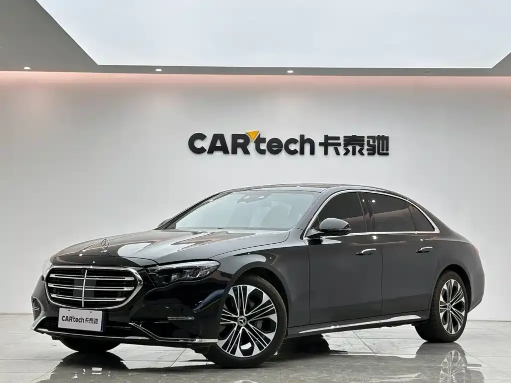 Mercedes-Benz E-Class — фото 1
