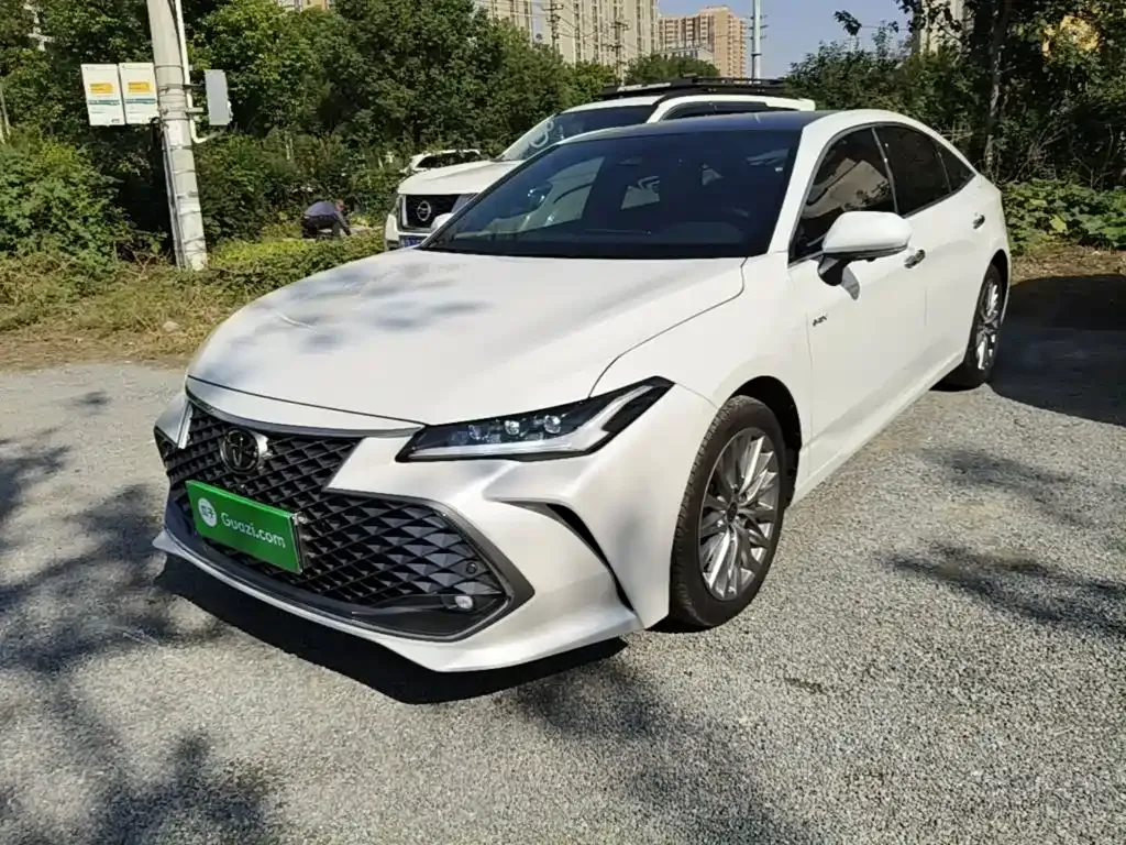 Toyota Avalon — фото 1