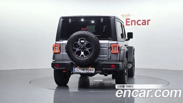 Jeep Wrangler — фото 2
