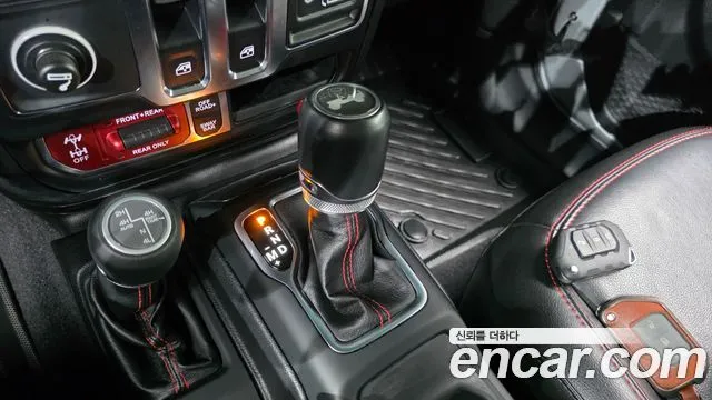 Jeep Wrangler — фото 10