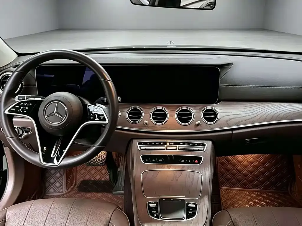 Mercedes-Benz E-Class — фото 7