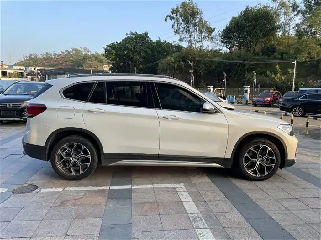 BMW X1 — фото 10