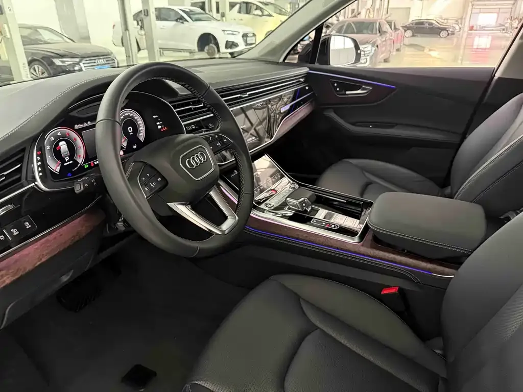 Audi Q7 — фото 9