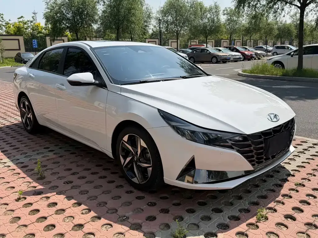 Hyundai Elantra — фото 4