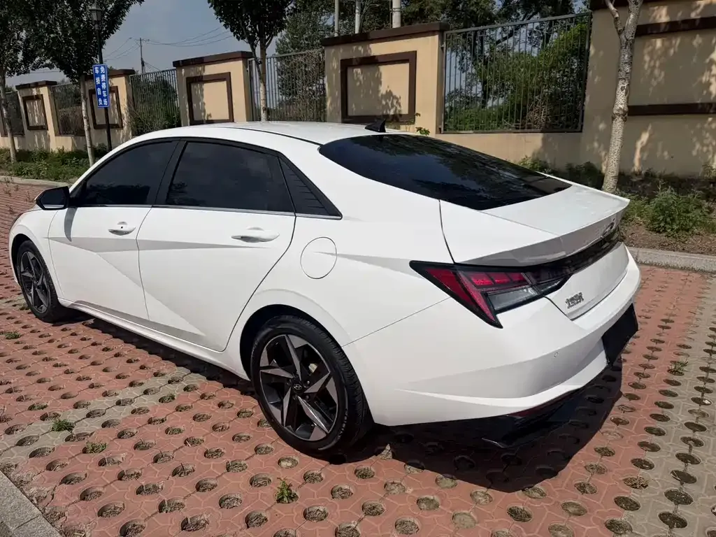 Hyundai Elantra — фото 3