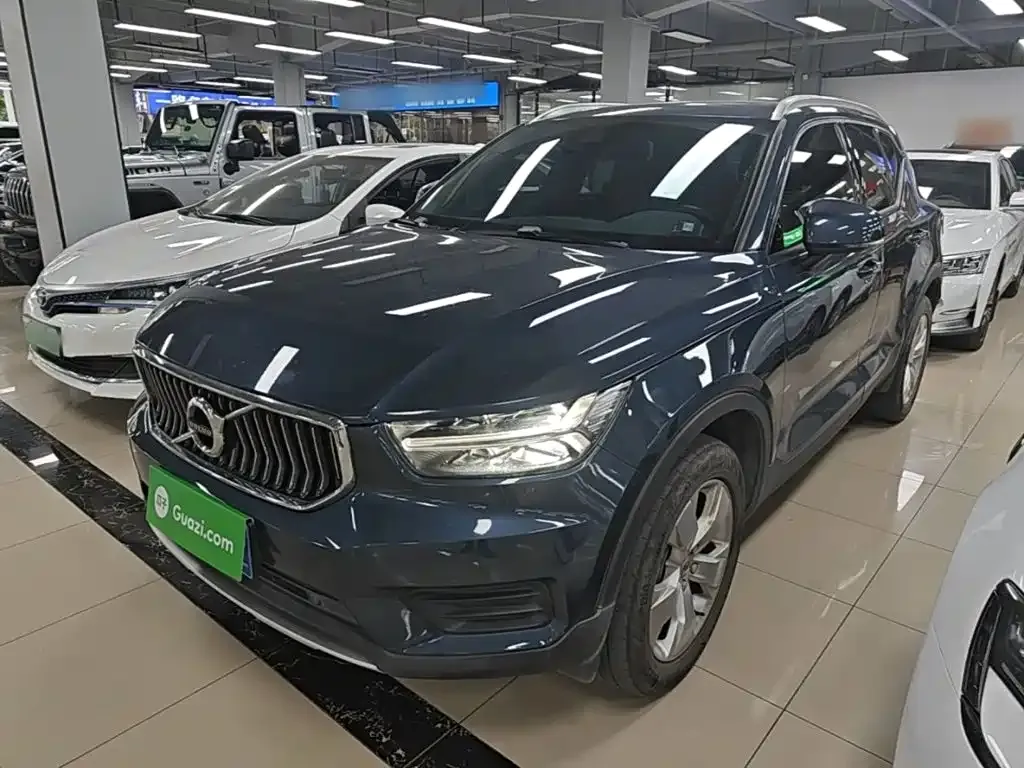 Volvo XC40 — фото 1