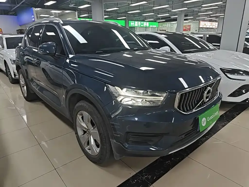 Volvo XC40 — фото 3