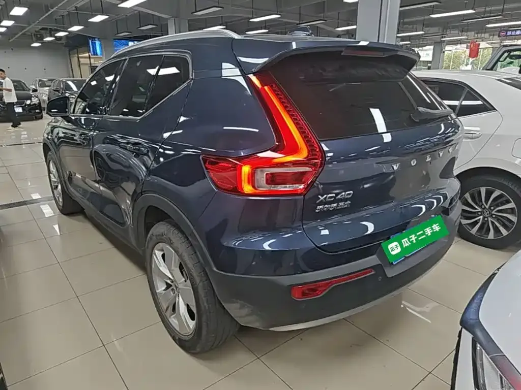 Volvo XC40 — фото 7
