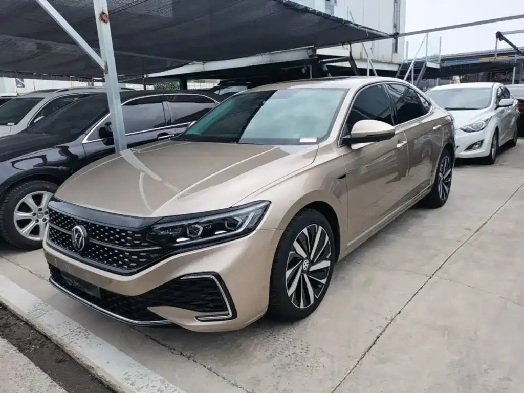 Volkswagen Passat — фото 1