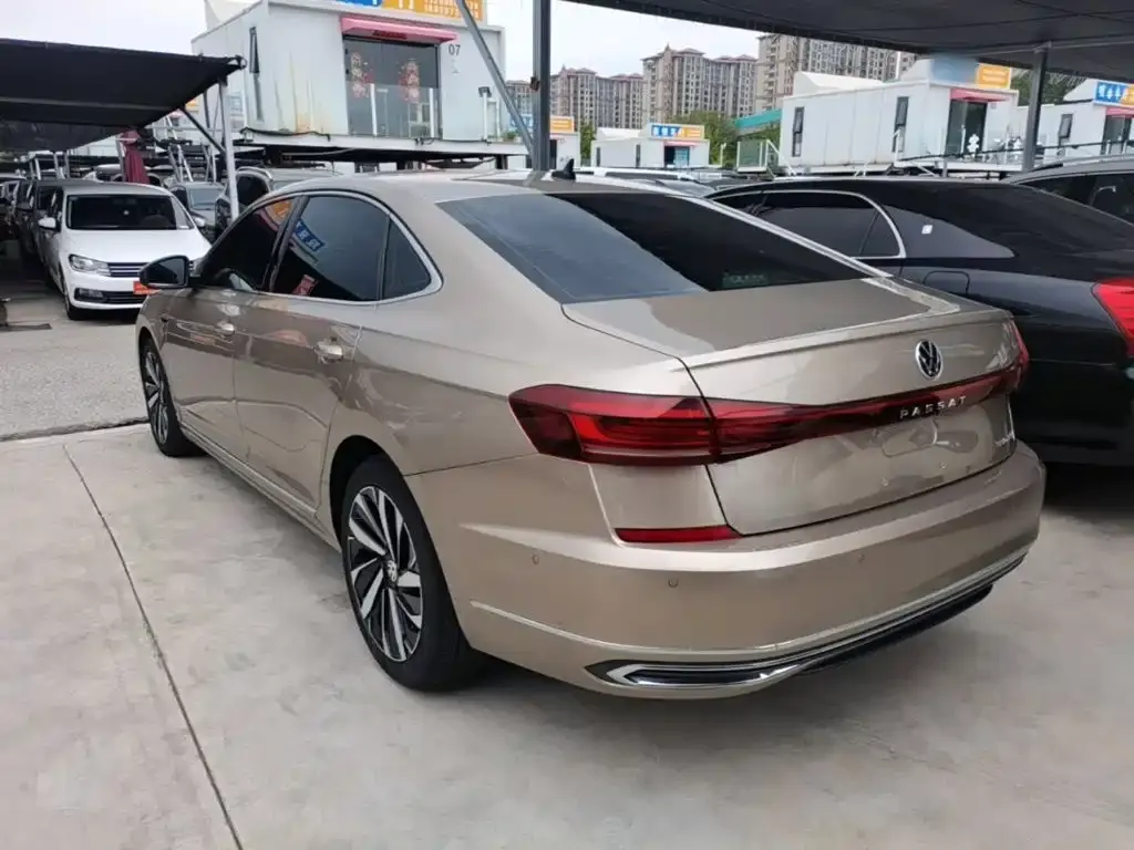 Volkswagen Passat — фото 8