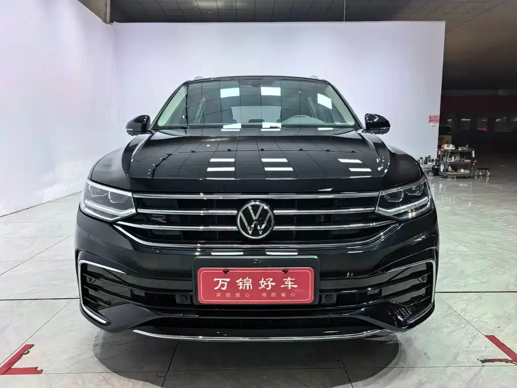 Volkswagen Tiguan L — фото 6