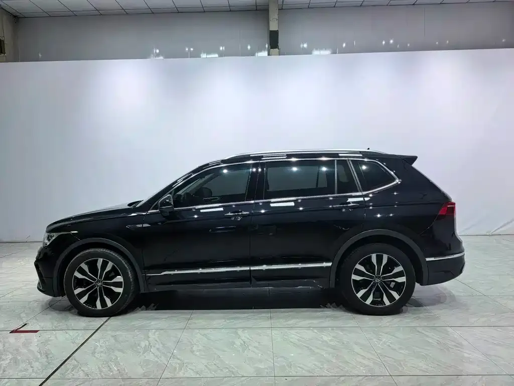 Volkswagen Tiguan L — фото 8
