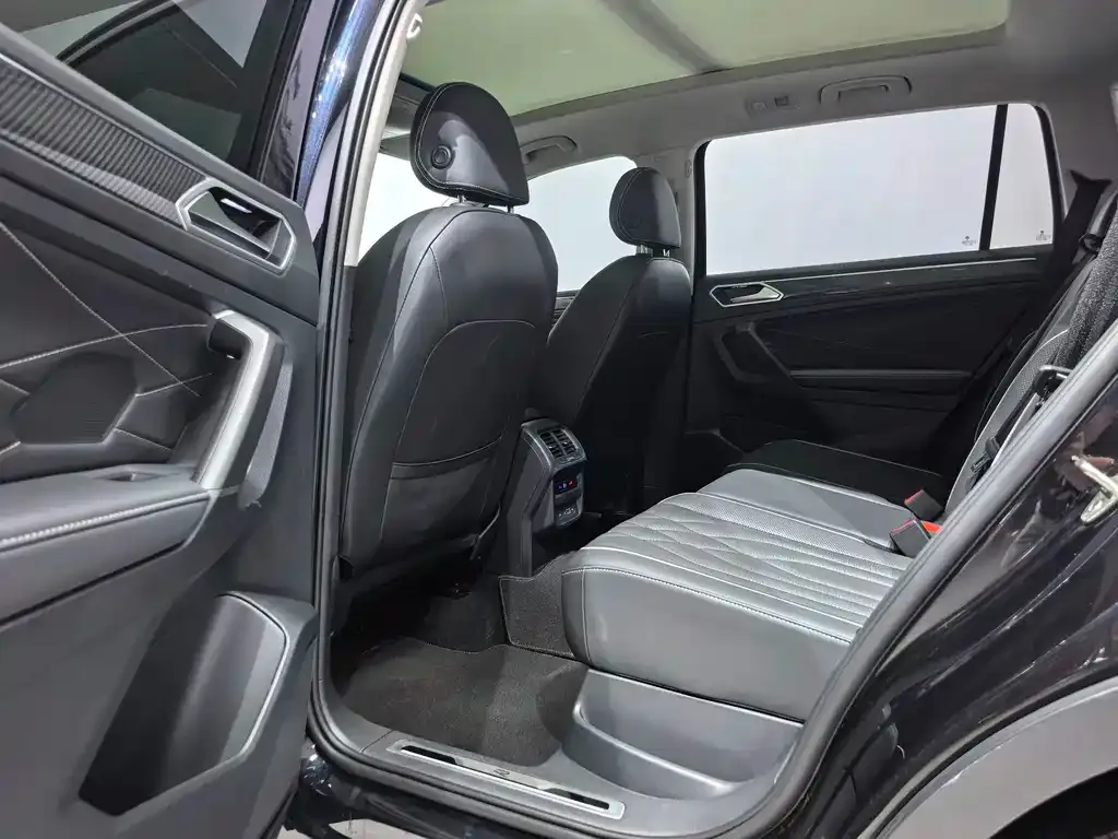 Volkswagen Tiguan L — фото 3