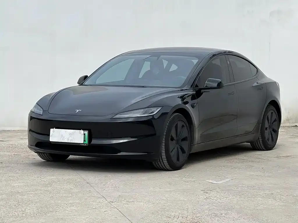 Tesla Model 3 — фото 1