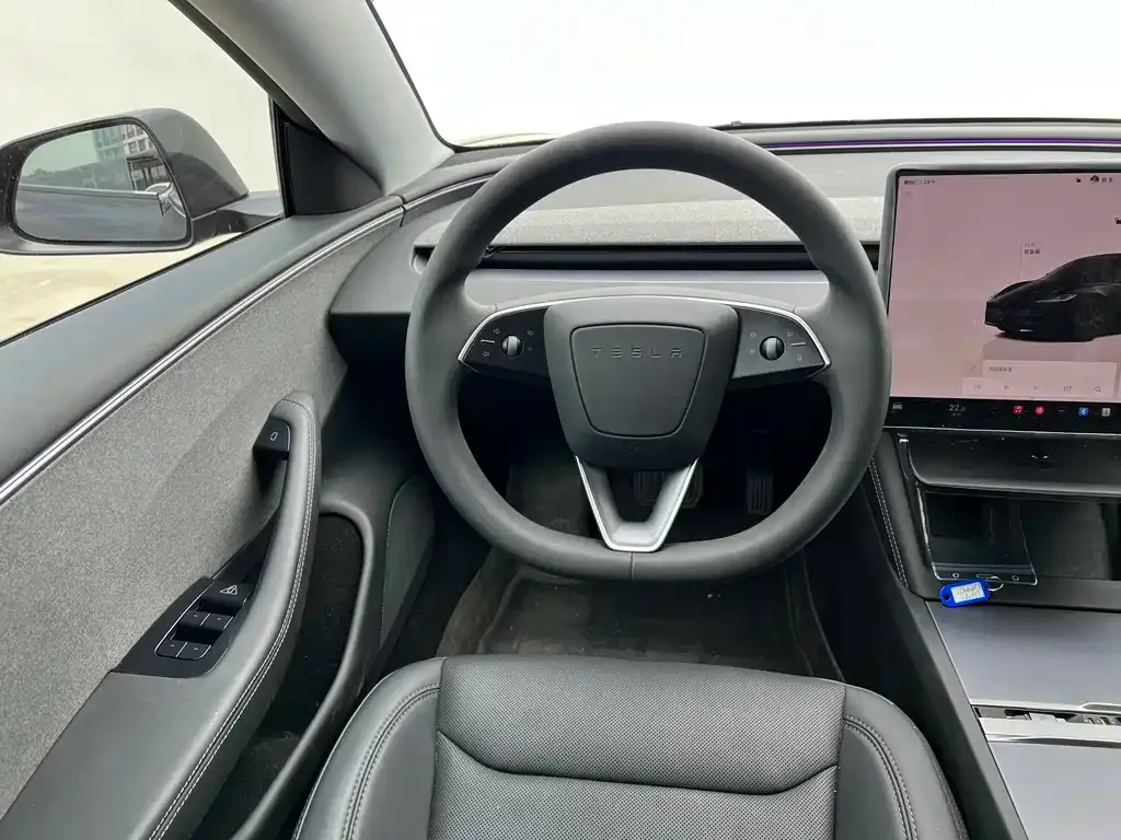 Tesla Model 3 — фото 5