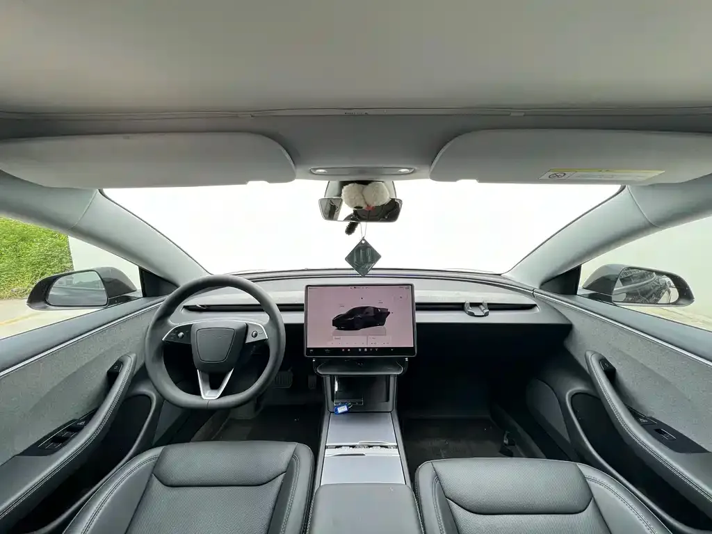 Tesla Model 3 — фото 3