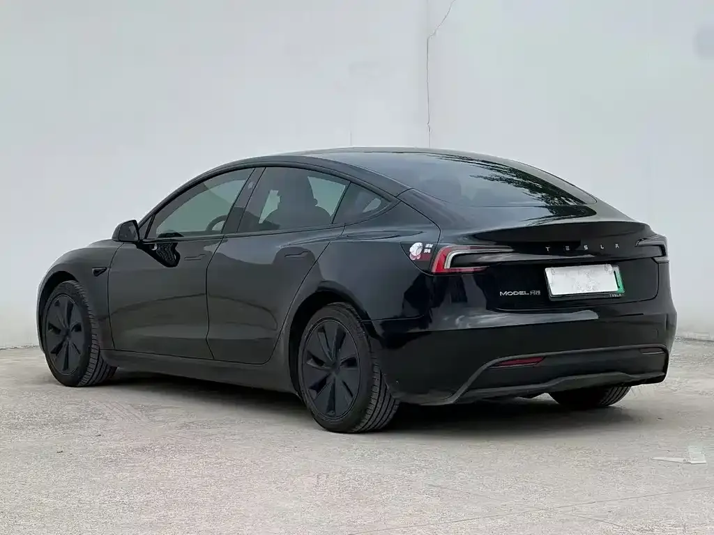 Tesla Model 3 — фото 2