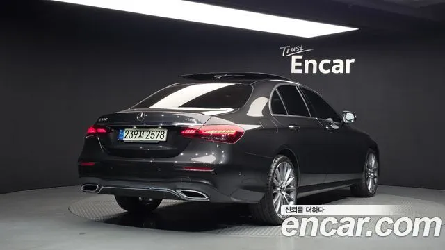 Mercedes-Benz E-Class — фото 2
