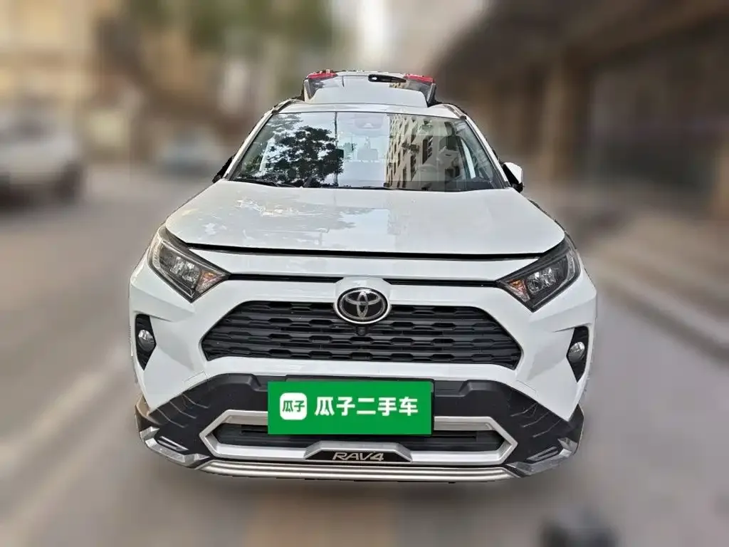 Toyota RAV4 — фото 5
